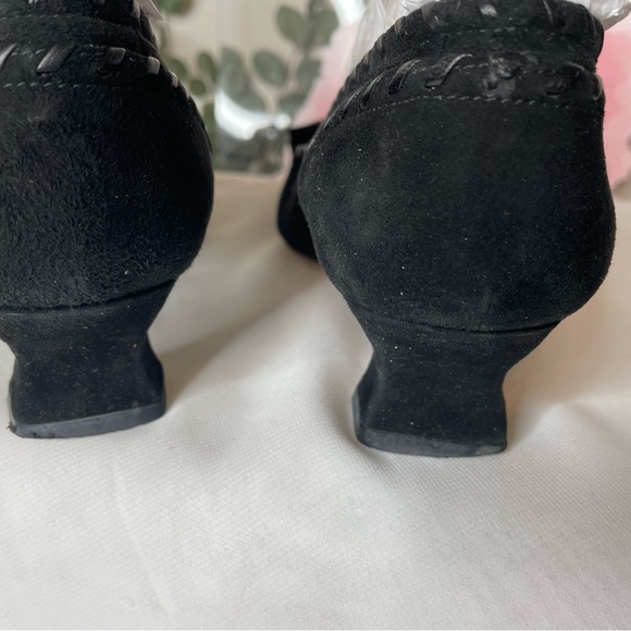 Stuart Weitzman Black Suede Kitten Heel - Picture 3 of 9